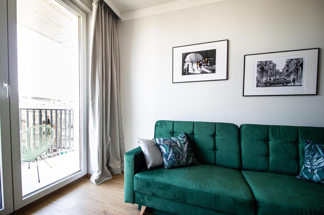 Patio Praga Metro Apartment وارسو المظهر الخارجي الصورة