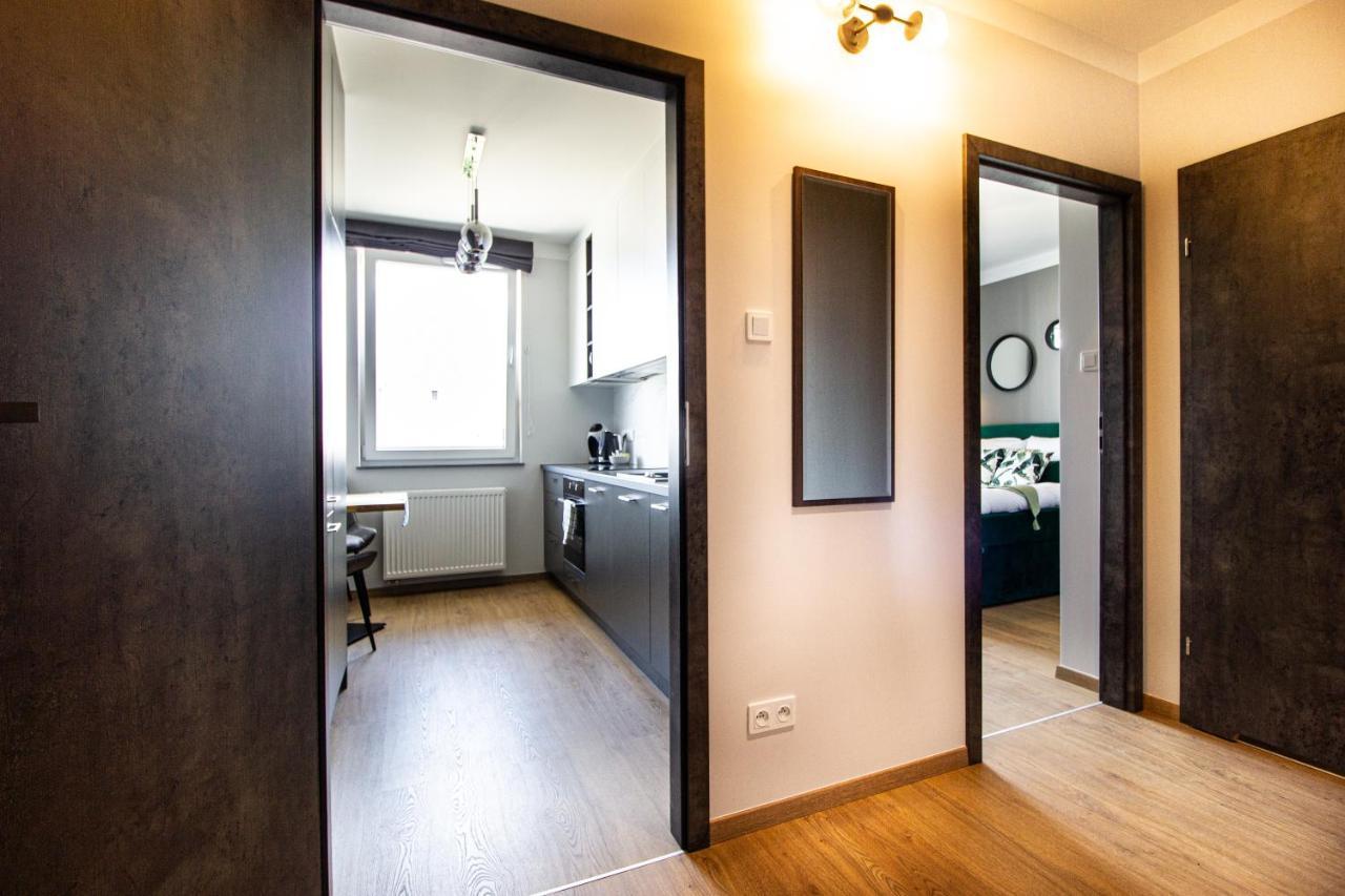 Patio Praga Metro Apartment وارسو المظهر الخارجي الصورة